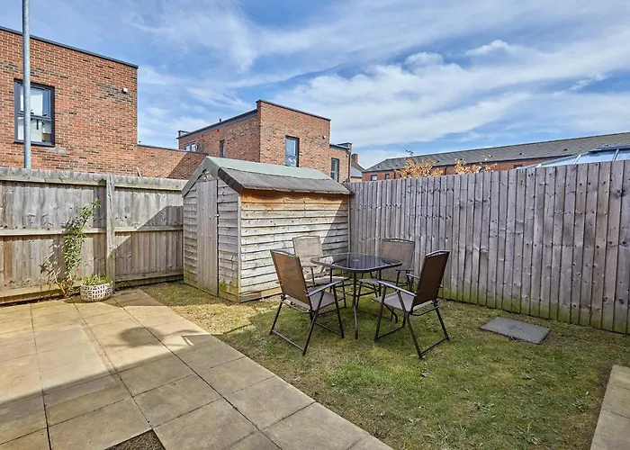 Derby Train Station & Derbion - 3 Bedroom Modern House